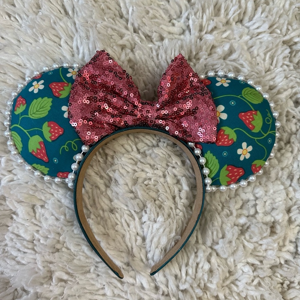 Strawberry Minnie Ears
